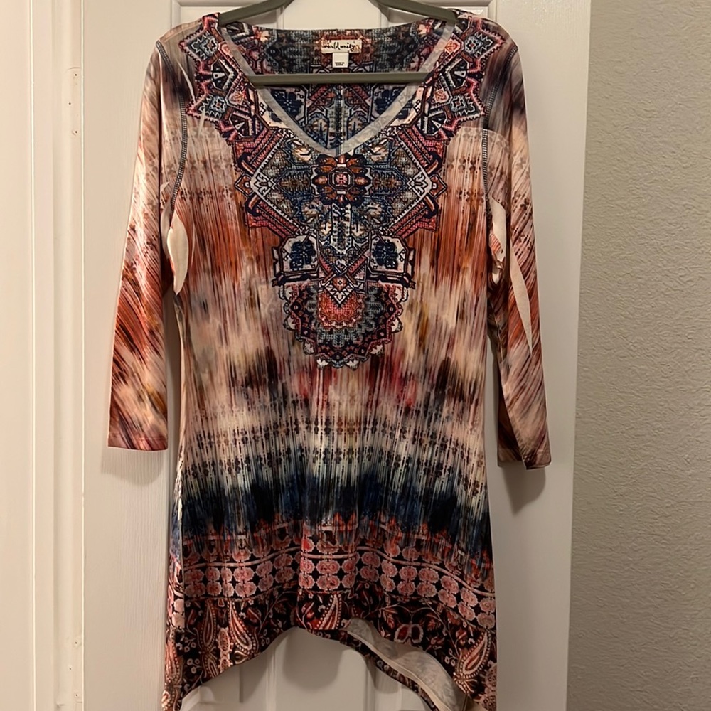 Detailed tunic by world unite Size Large